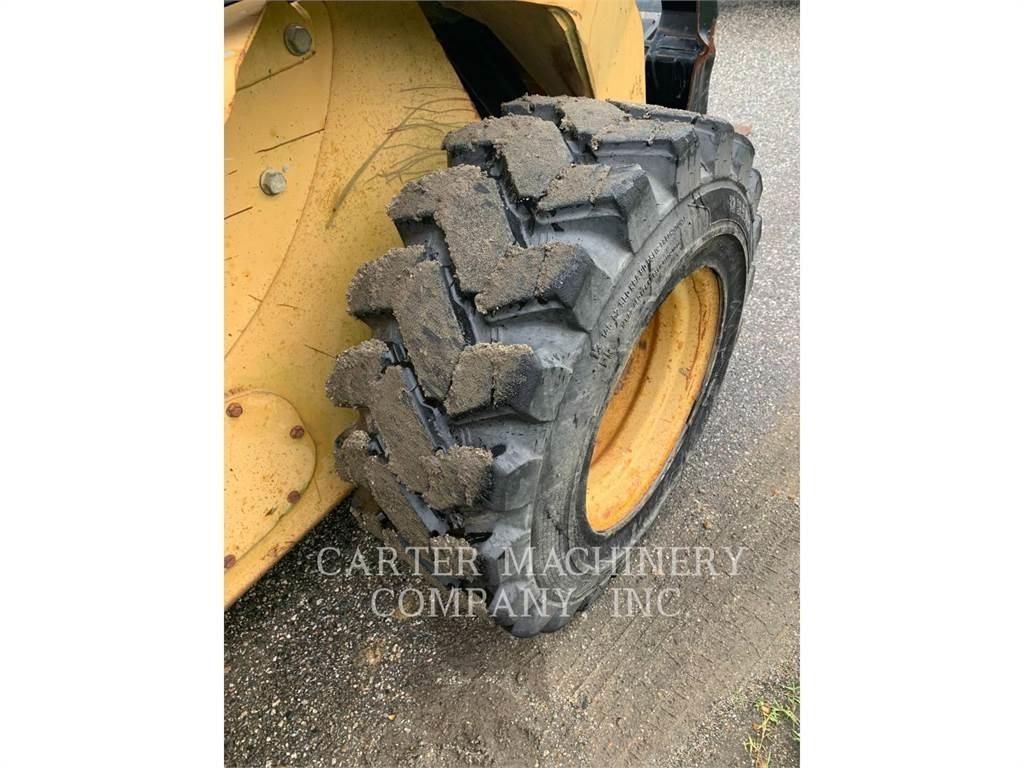 CAT 252 Chargeuse compacte