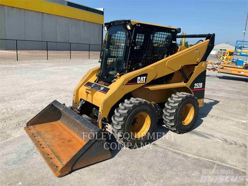 CAT 252B Chargeuse compacte