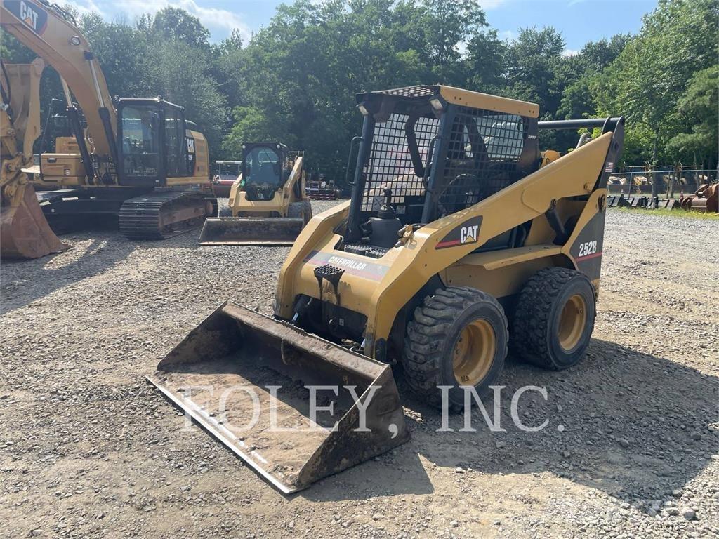 CAT 252B Chargeuse compacte