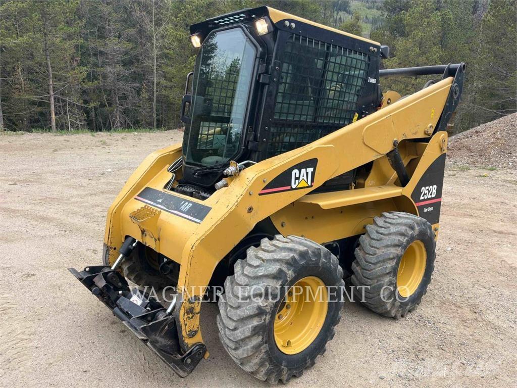 CAT 252B Chargeuse compacte