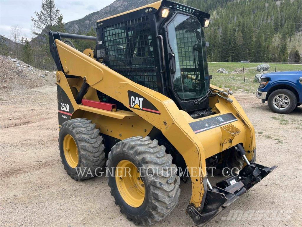 CAT 252B Chargeuse compacte