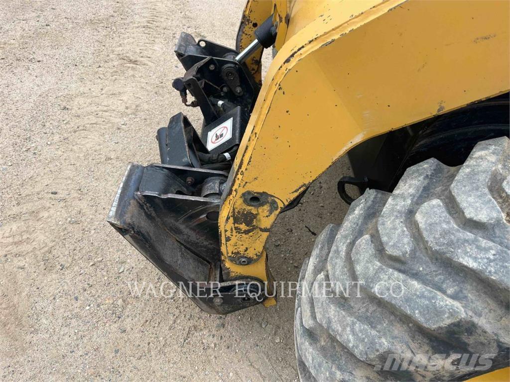 CAT 252B Chargeuse compacte