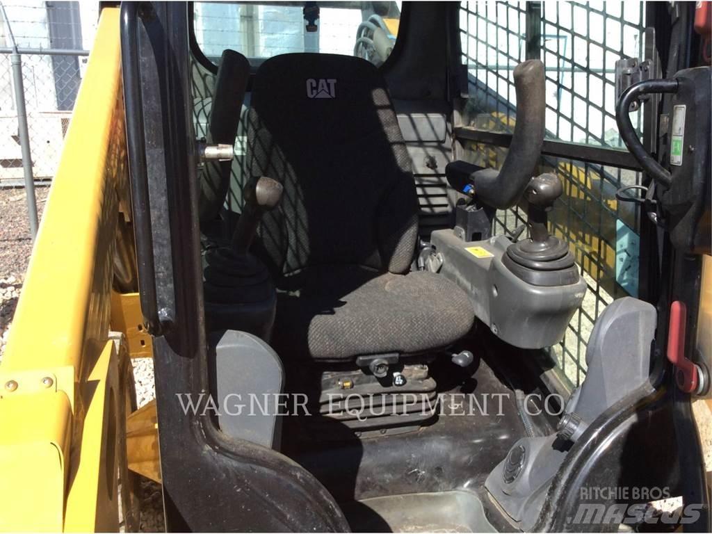 CAT 272D Chargeuse compacte