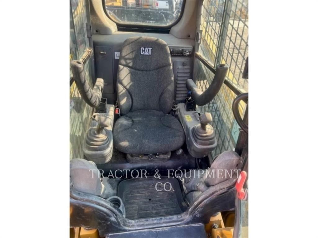 CAT 272D2 Chargeuse compacte
