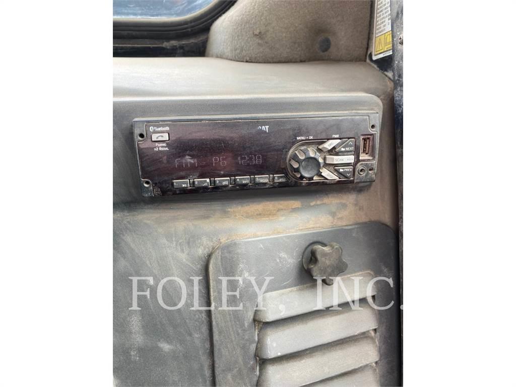 CAT 272D2 Chargeuse compacte