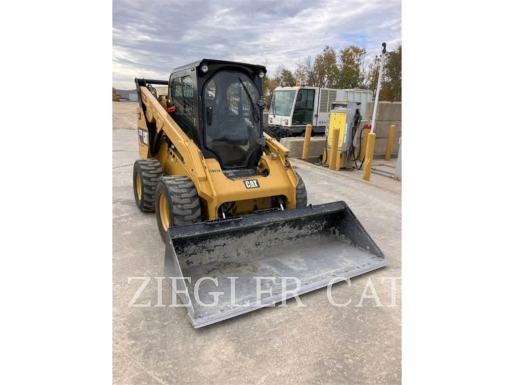 CAT 272D2 Chargeuse compacte