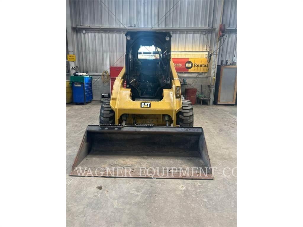 CAT 272D2 Chargeuse compacte