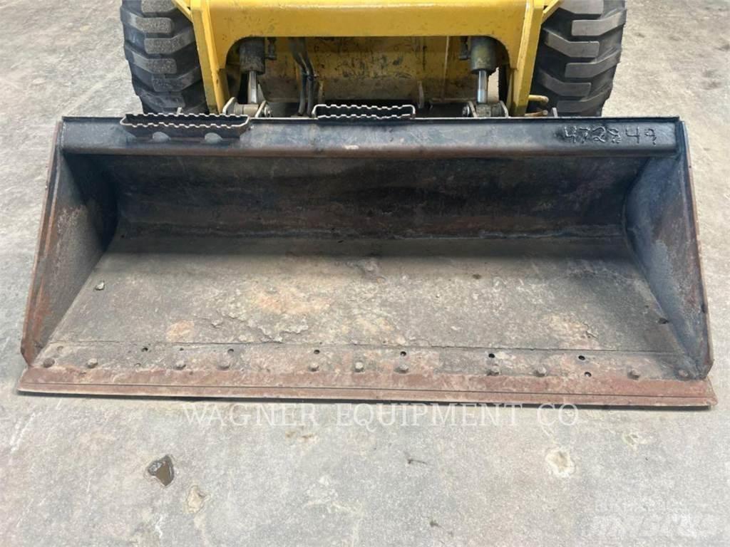 CAT 272D2 Chargeuse compacte