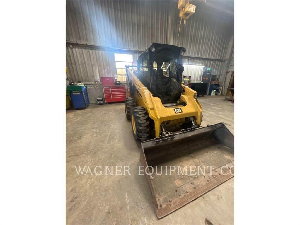 CAT 272D2 Chargeuse compacte