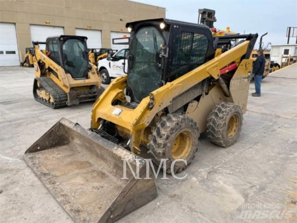 CAT 272D2 Chargeuse compacte