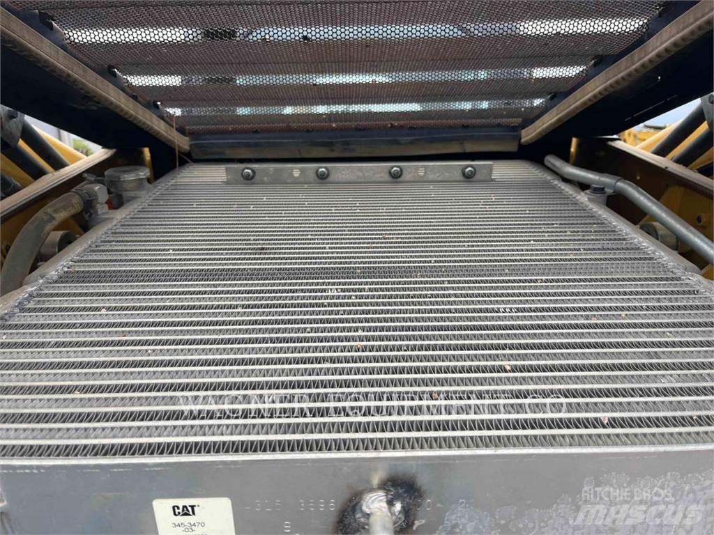 CAT 272D2 Chargeuse compacte
