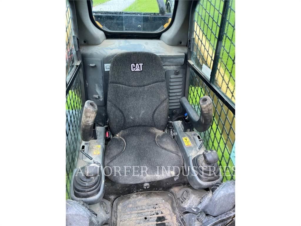 CAT 272D2 Chargeuse compacte