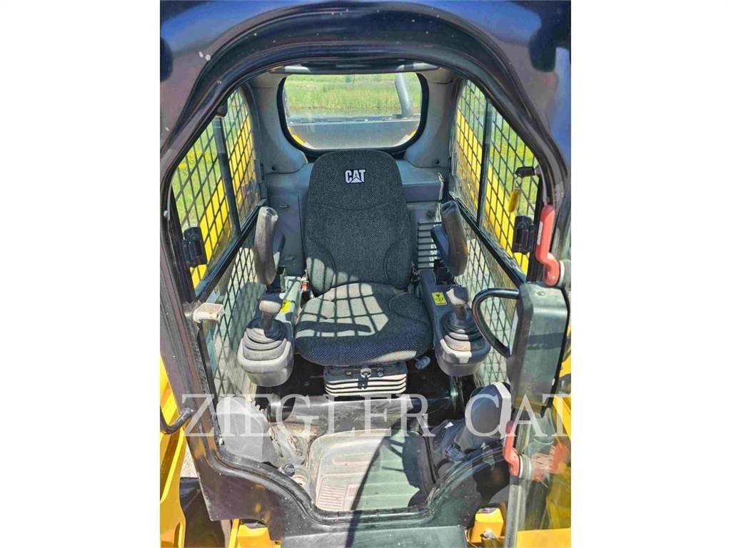CAT 272D2 Chargeuse compacte
