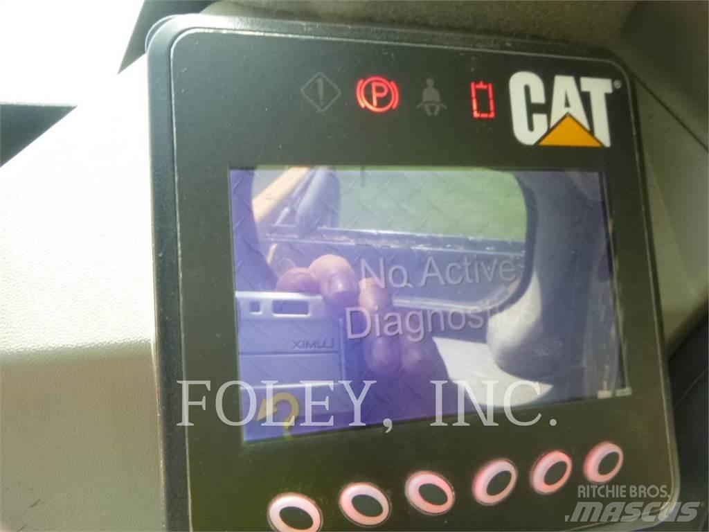 CAT 272D2 Chargeuse compacte