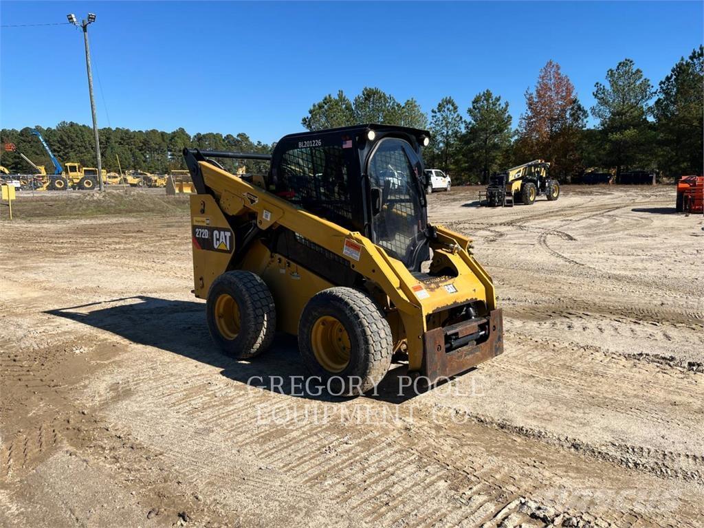 CAT 272D2 Chargeuse compacte