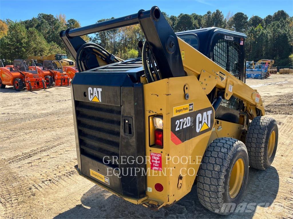 CAT 272D2 Chargeuse compacte