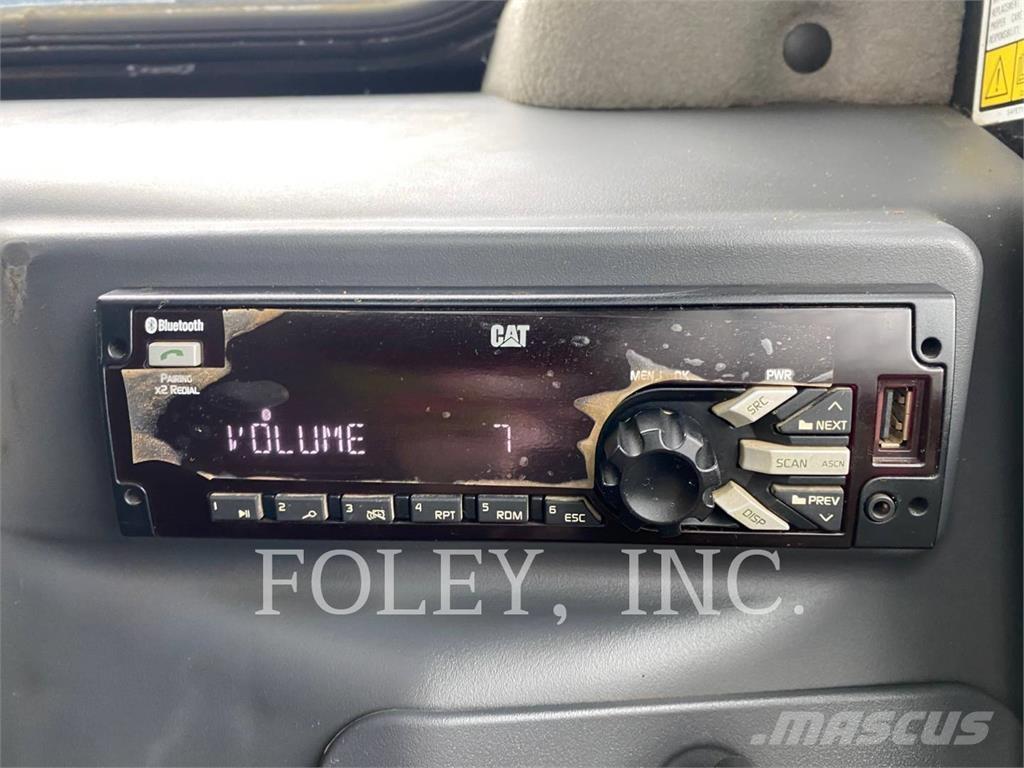 CAT 272D2 Chargeuse compacte