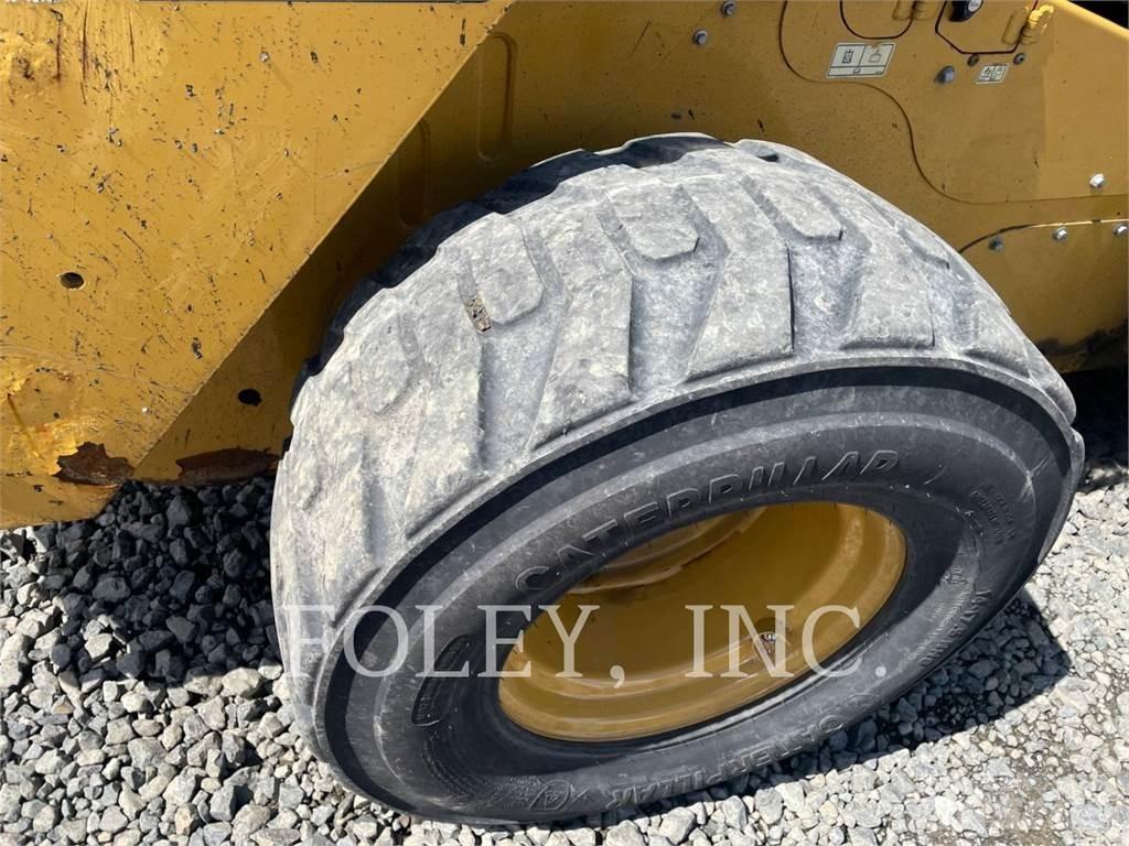 CAT 272D2XHP Chargeuse compacte