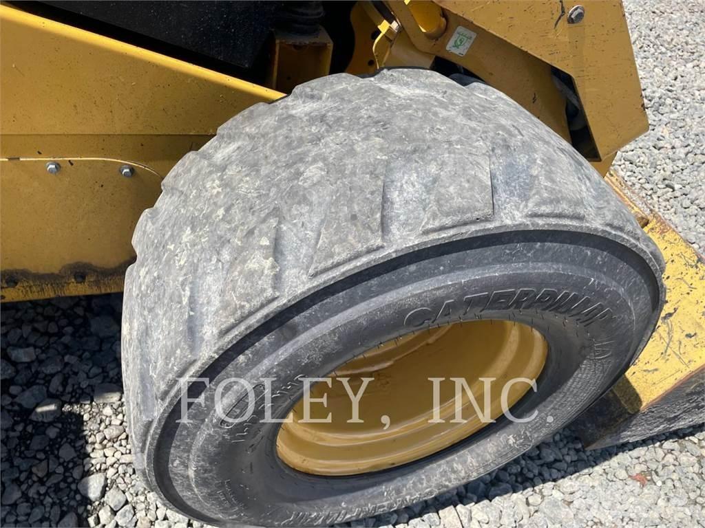 CAT 272D2XHP Chargeuse compacte