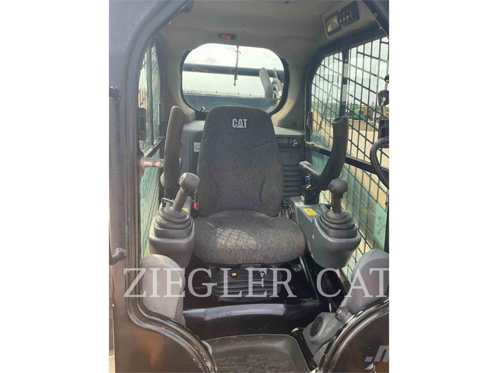 CAT 272D2XHP Chargeuse compacte