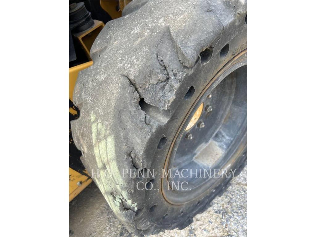 CAT 272D2XHP Chargeuse compacte