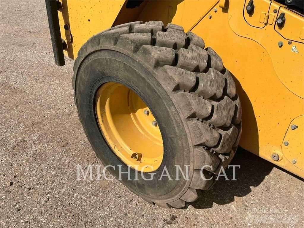 CAT 272D2XHP AQ Chargeuse compacte