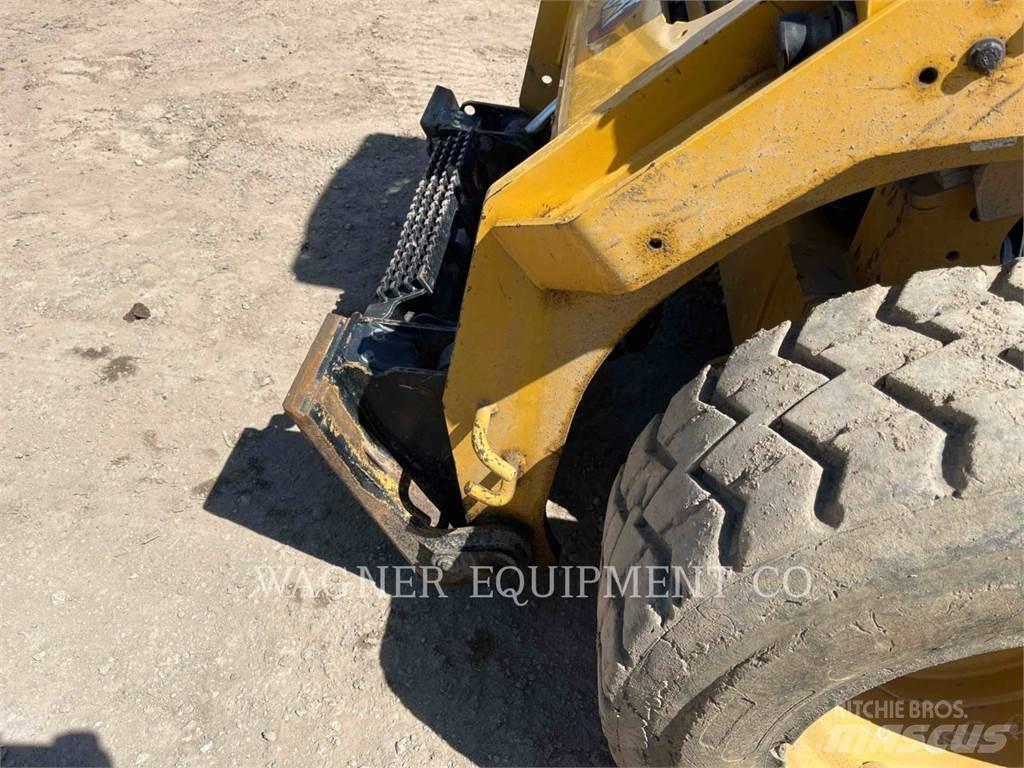 CAT 272D3 Chargeuse compacte