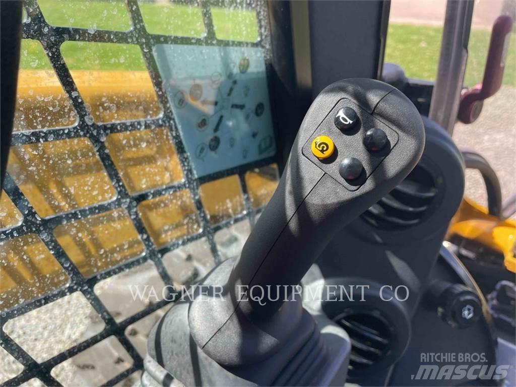 CAT 272D3 Chargeuse compacte