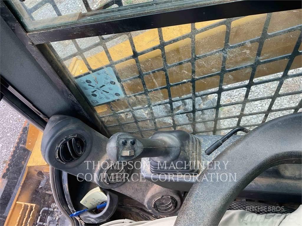 CAT 272D3 Chargeuse compacte