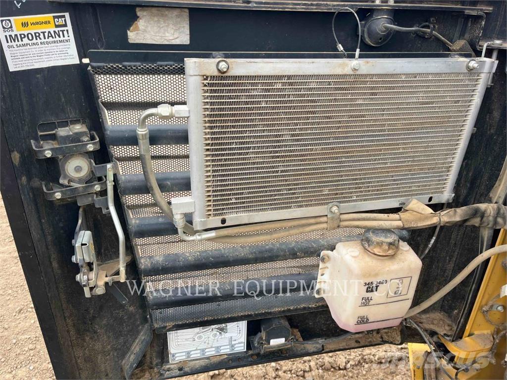 CAT 272D3 Chargeuse compacte