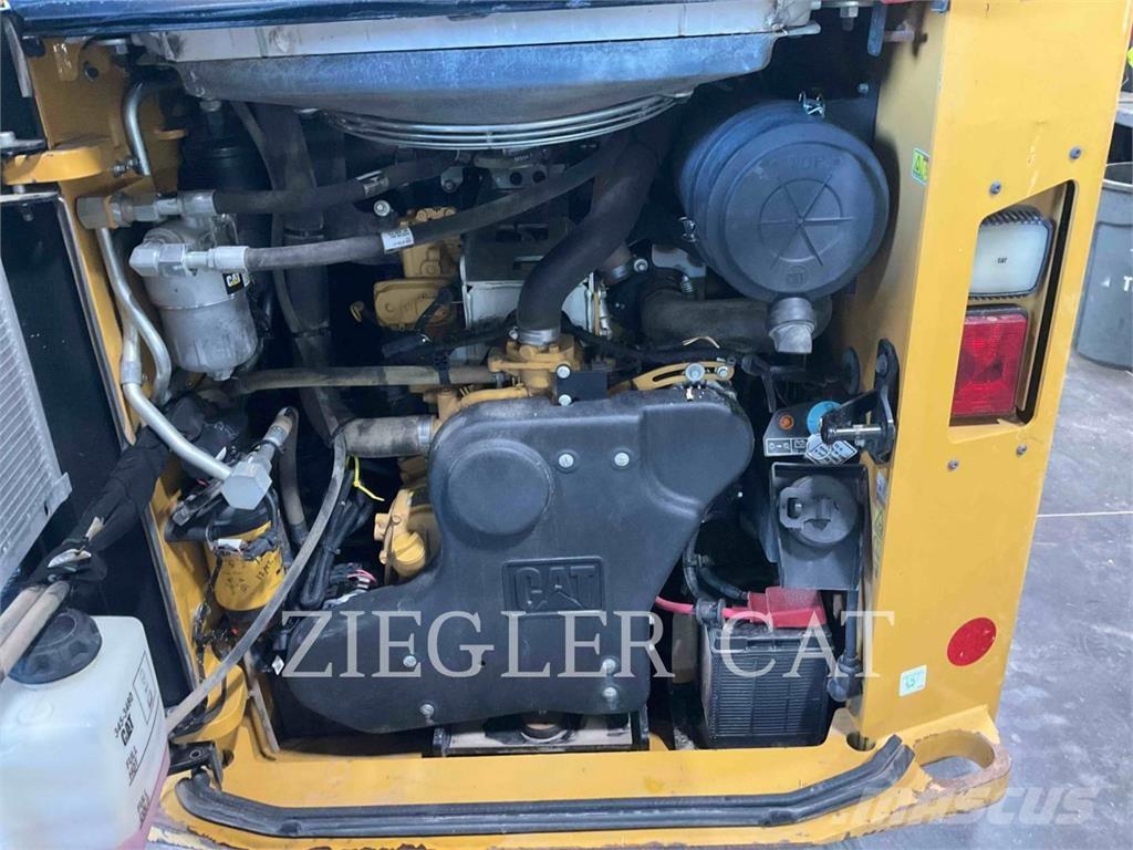 CAT 272D3 Chargeuse compacte