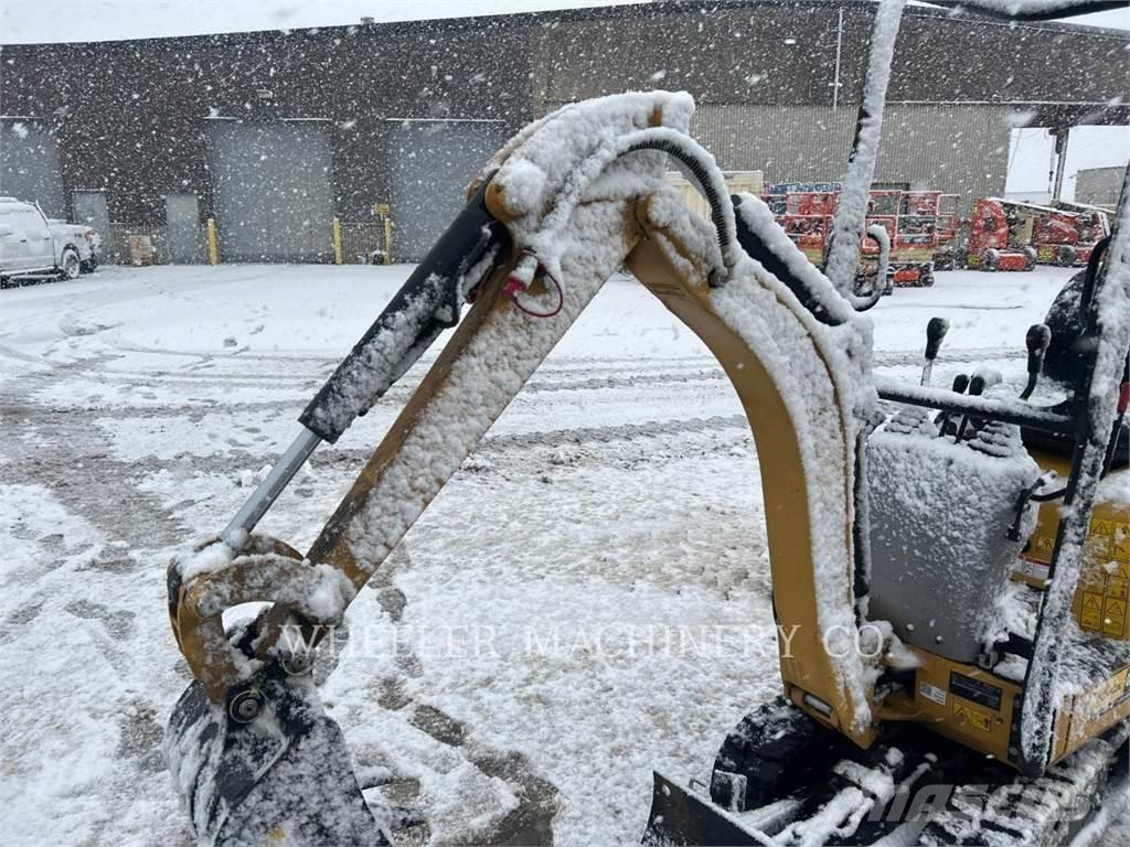CAT 300.9D Pelle sur chenilles