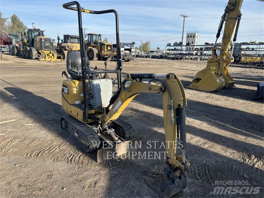 CAT 300.9D Pelle sur chenilles