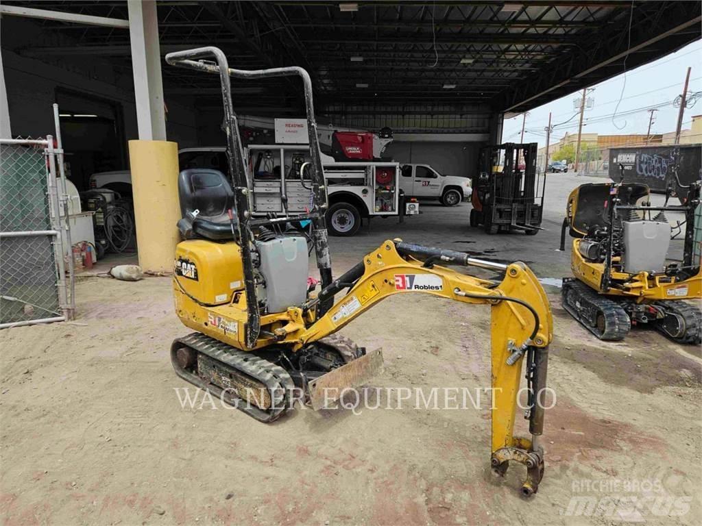 CAT 300.9D Pelle sur chenilles