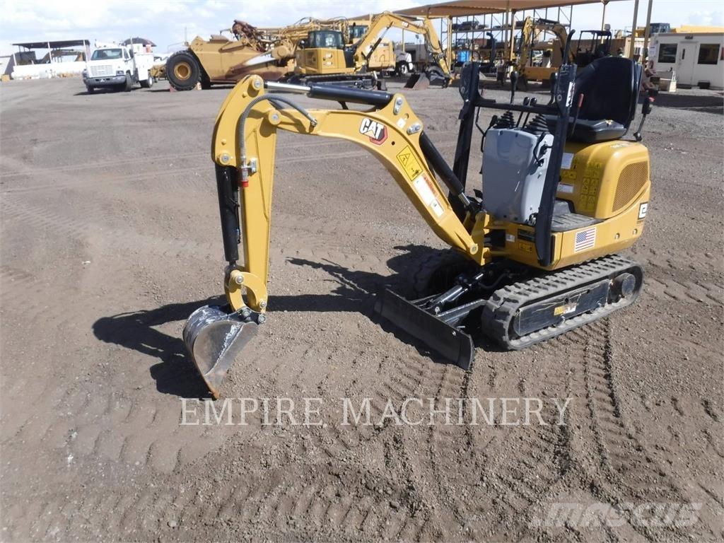 CAT 300.9D Pelle sur chenilles