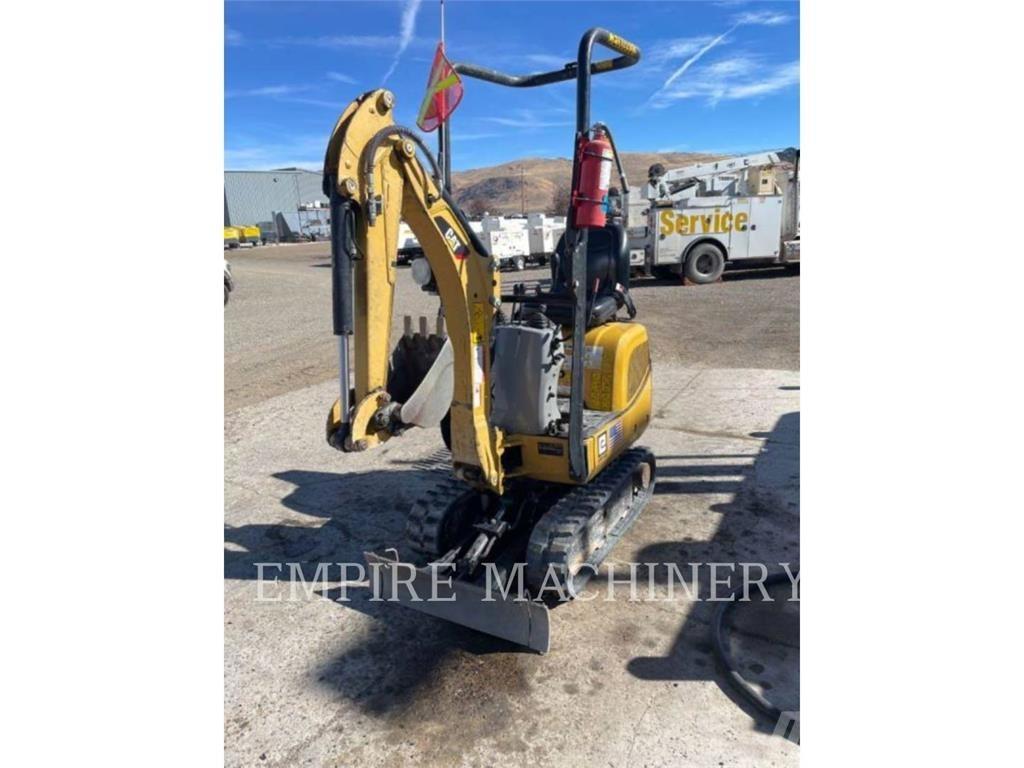 CAT 300.9D Pelle sur chenilles