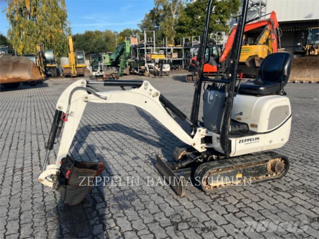 CAT 300.9D Pelle sur chenilles
