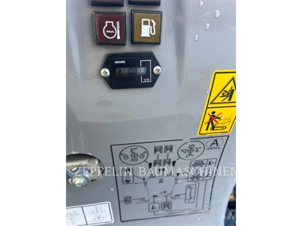 CAT 300.9D Pelle sur chenilles