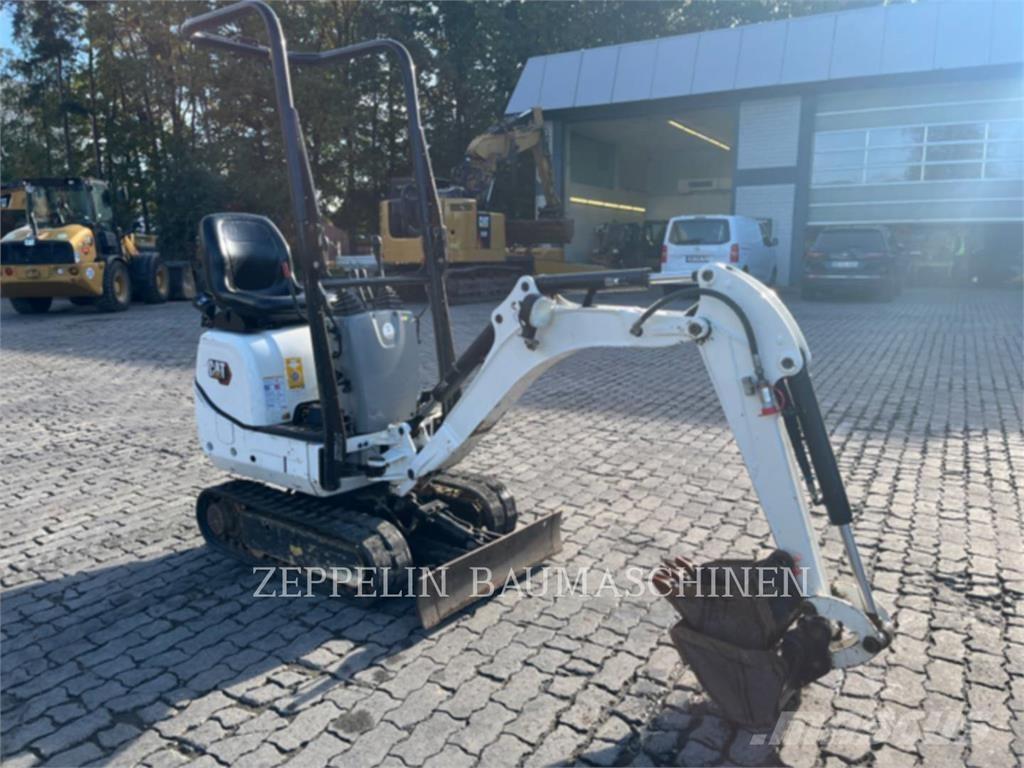 CAT 300.9D Pelle sur chenilles