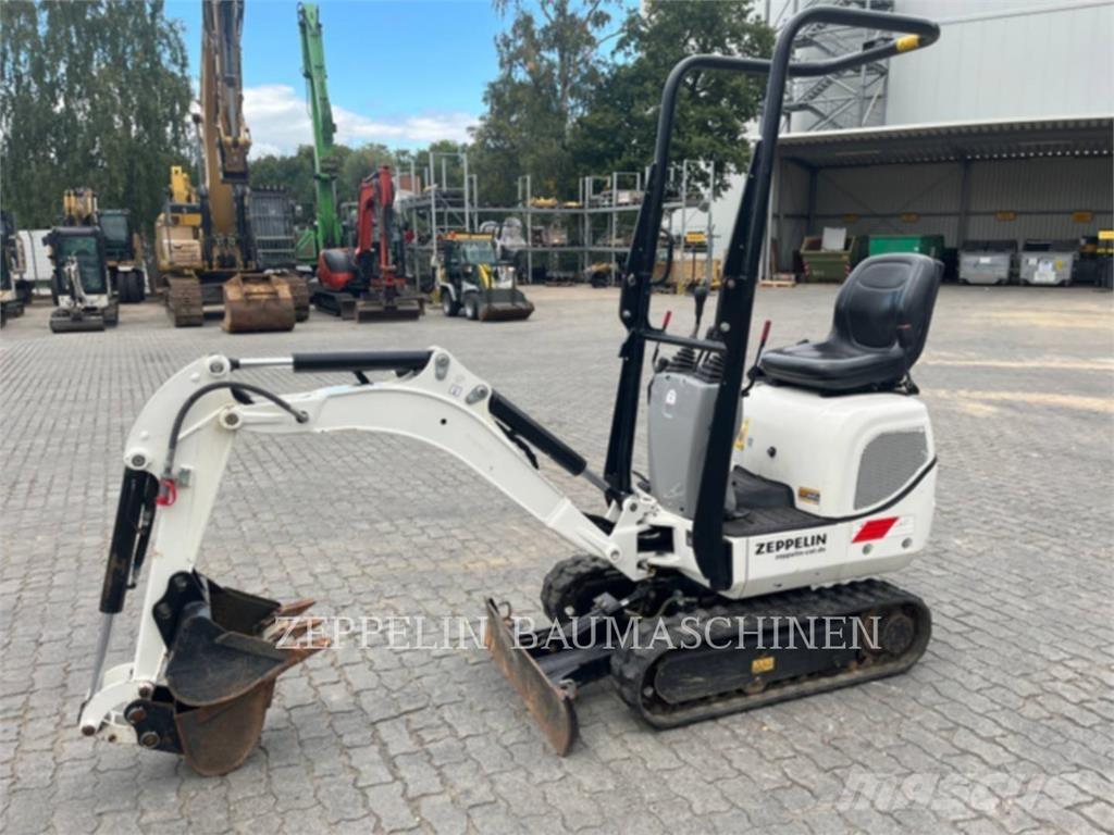 CAT 300.9D Pelle sur chenilles