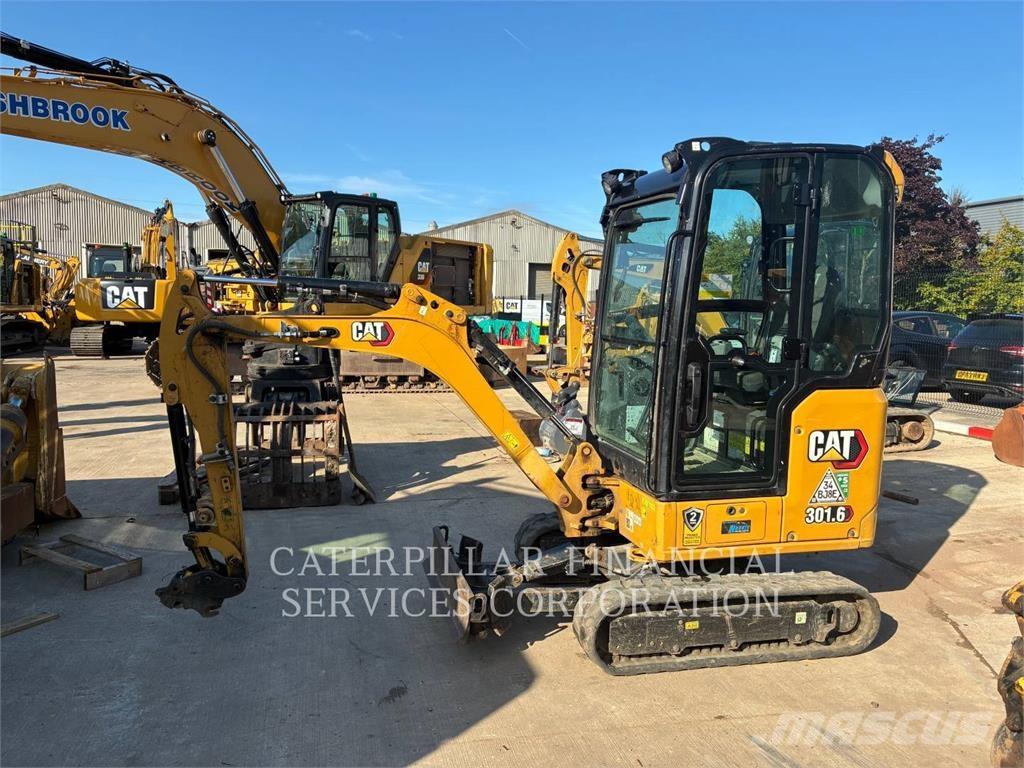 CAT 301.6 Pelle sur chenilles
