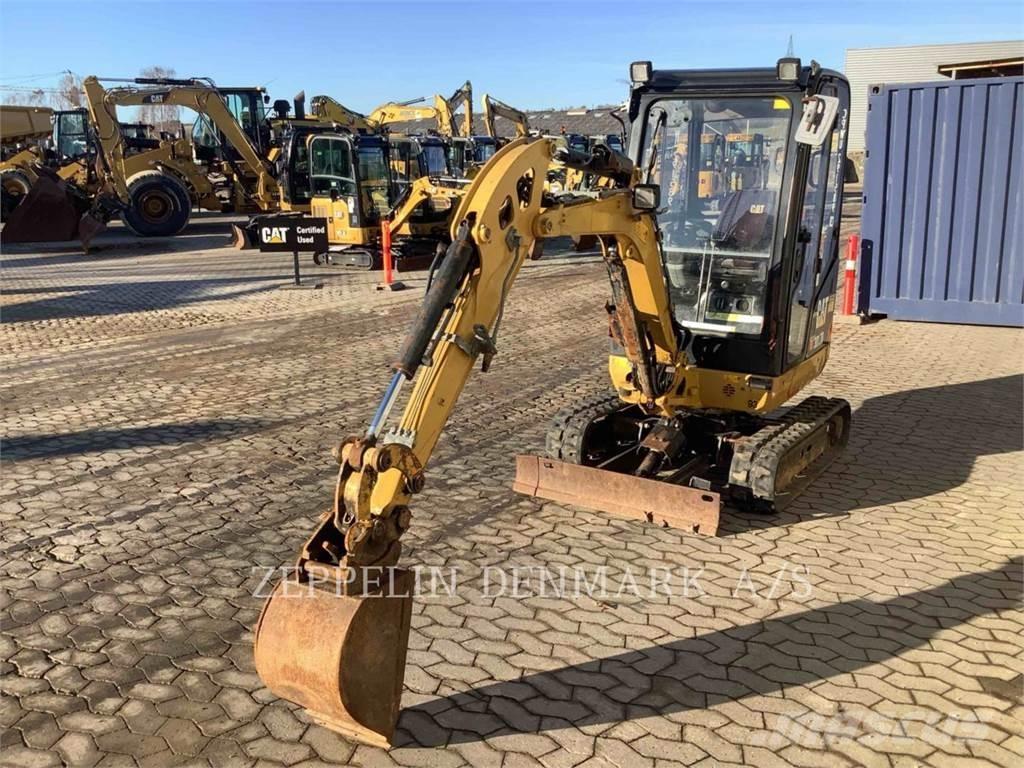 CAT 301.7D Pelle sur chenilles