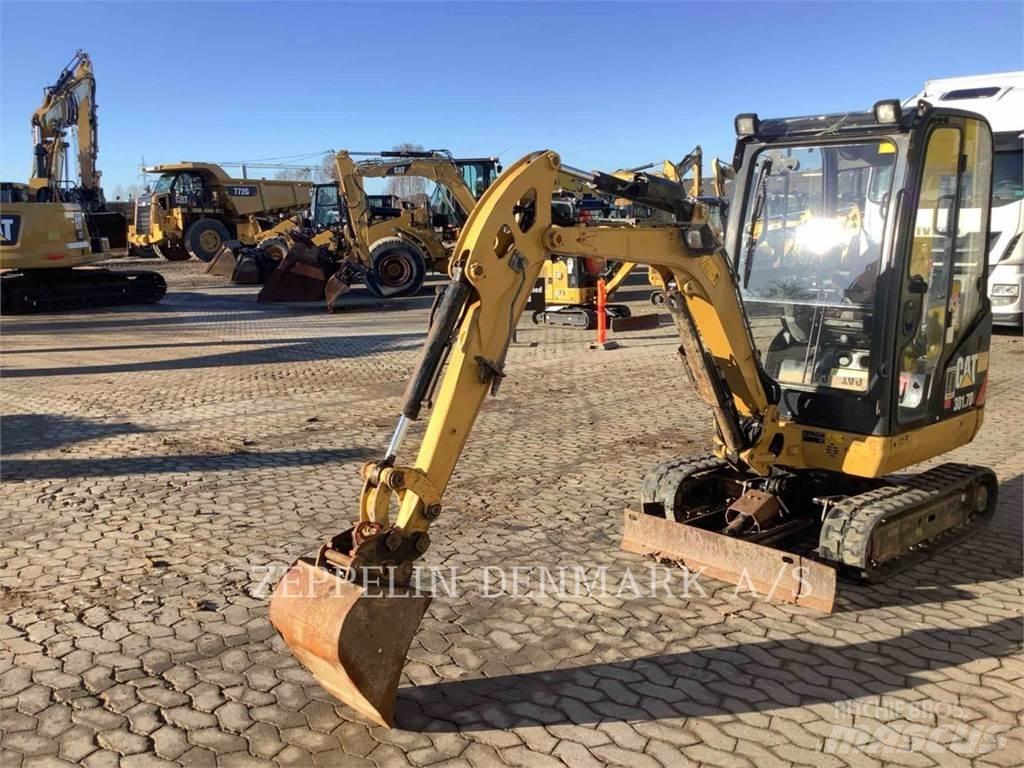 CAT 301.7D Pelle sur chenilles