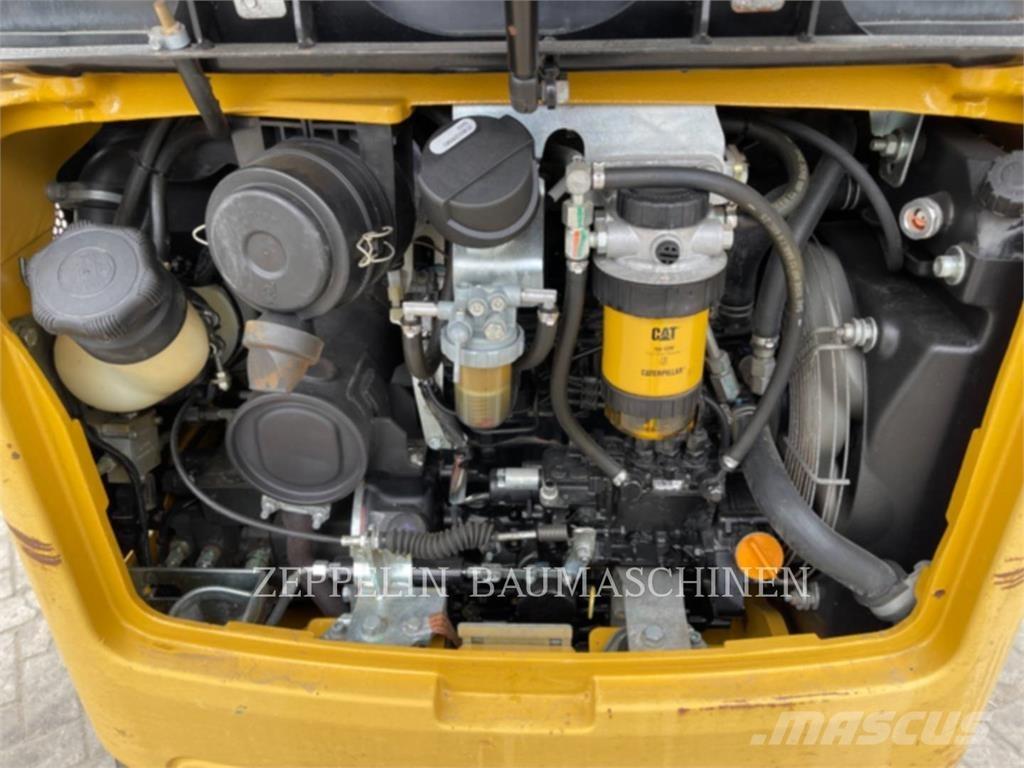 CAT 301.7D Pelle sur chenilles