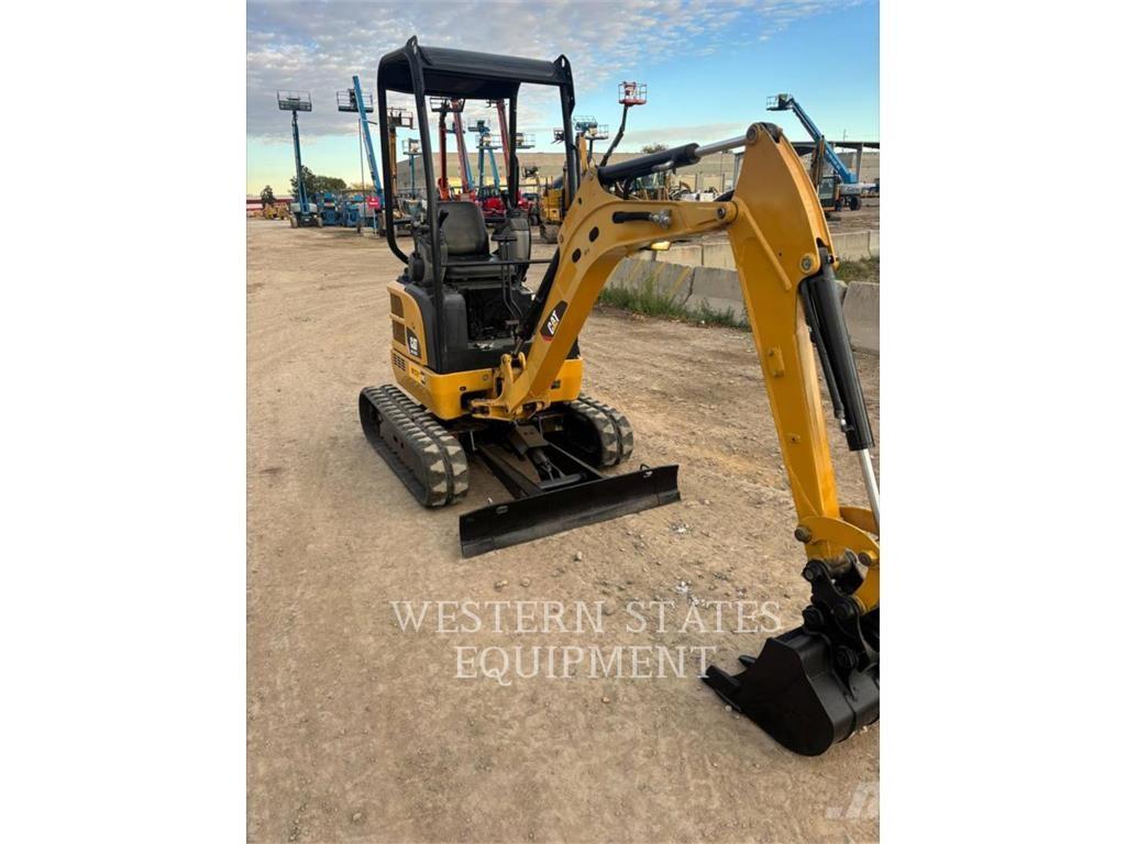 CAT 301.7D Pelle sur chenilles