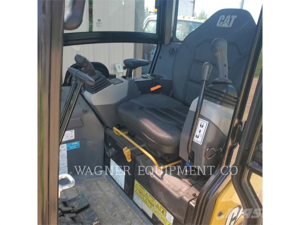 CAT 301.8 Pelle sur chenilles