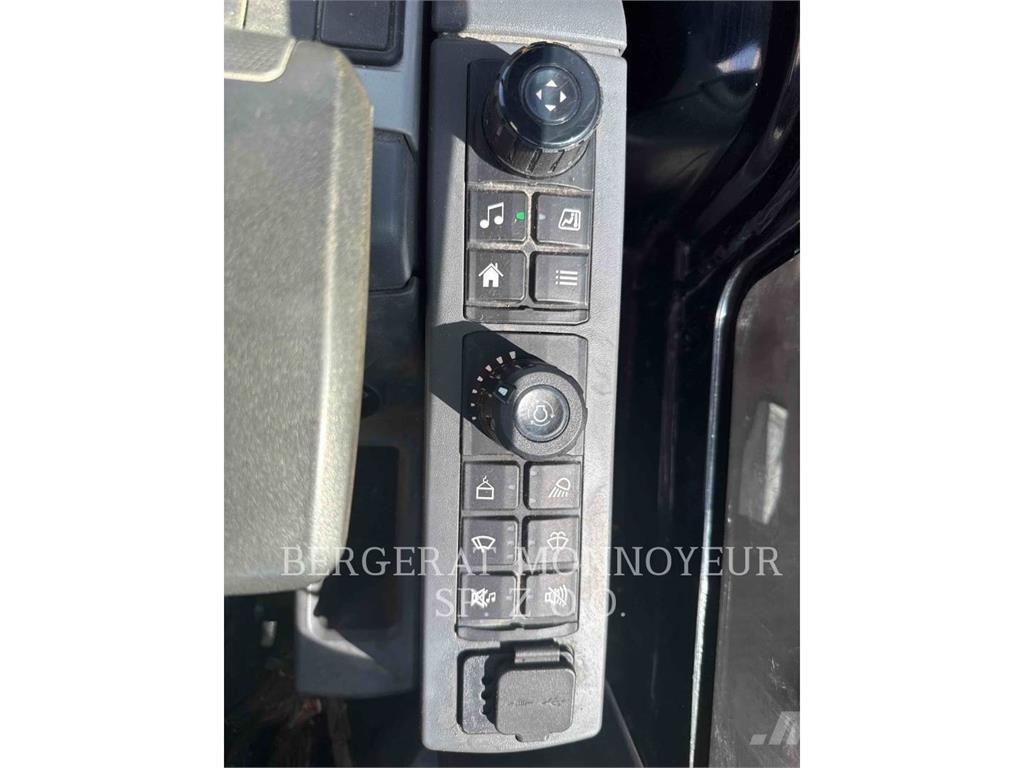 CAT 301.8 Pelle sur chenilles
