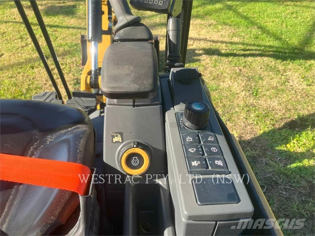 CAT 301.8 Pelle sur chenilles