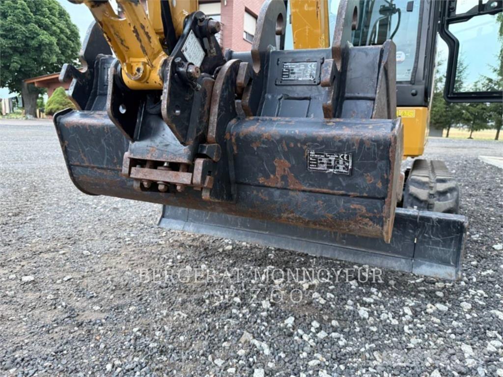 CAT 301.8 Pelle sur chenilles