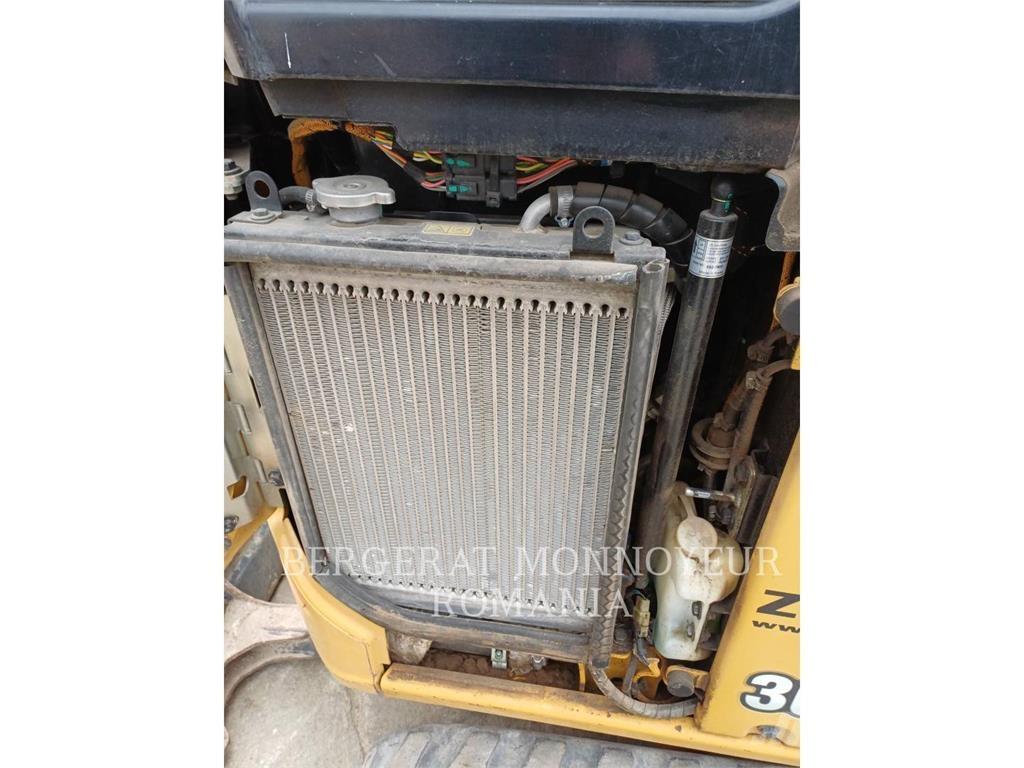 CAT 301.8-05 Pelle sur chenilles